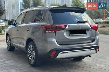 Внедорожник / Кроссовер Mitsubishi Outlander 2019 в 