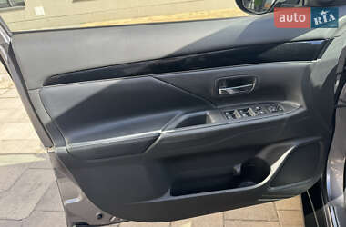 Внедорожник / Кроссовер Mitsubishi Outlander 2019 в 