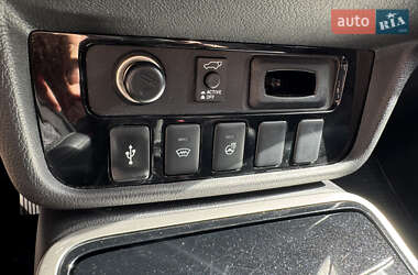Внедорожник / Кроссовер Mitsubishi Outlander 2019 в 