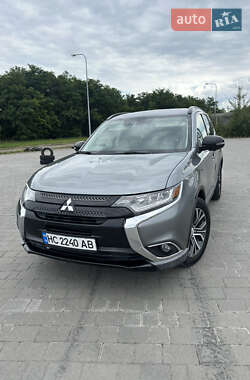 Внедорожник / Кроссовер Mitsubishi Outlander 2017 в Львове