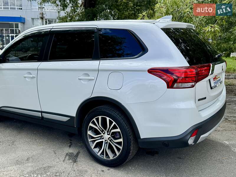 Внедорожник / Кроссовер Mitsubishi Outlander 2017 в Киеве
