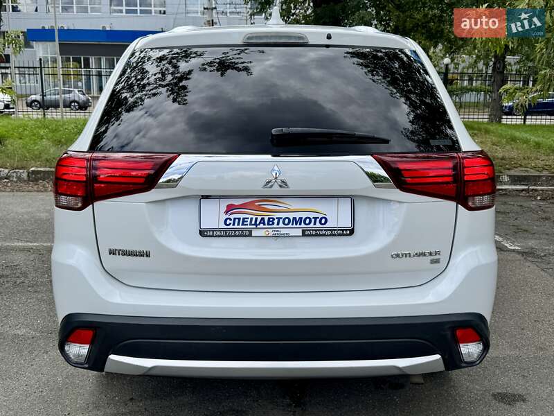 Внедорожник / Кроссовер Mitsubishi Outlander 2017 в Киеве