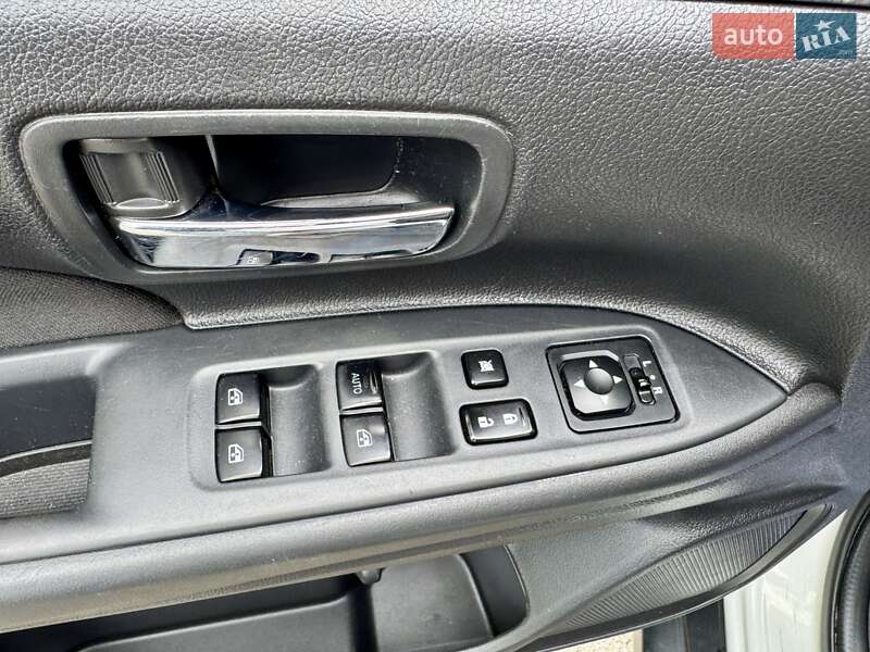 Внедорожник / Кроссовер Mitsubishi Outlander 2017 в Киеве