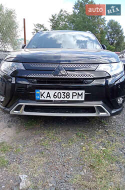 Позашляховик / Кросовер Mitsubishi Outlander 2019 в Києві