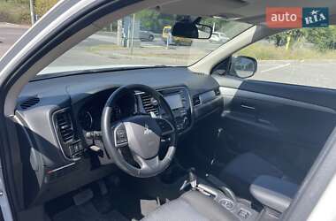 Внедорожник / Кроссовер Mitsubishi Outlander 2014 в 