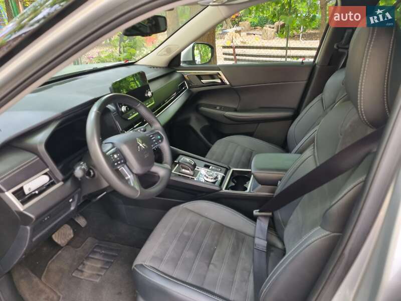Позашляховик / Кросовер Mitsubishi Outlander 2024 в Києві