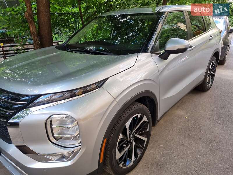 Позашляховик / Кросовер Mitsubishi Outlander 2024 в Києві