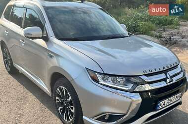 Позашляховик / Кросовер Mitsubishi Outlander 2018 в Києві