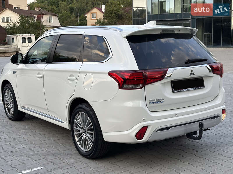 Внедорожник / Кроссовер Mitsubishi Outlander 2020 в Ровно