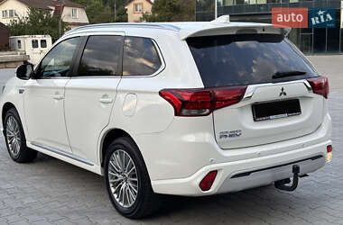 Внедорожник / Кроссовер Mitsubishi Outlander 2020 в 