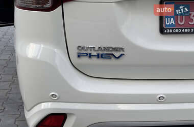 Внедорожник / Кроссовер Mitsubishi Outlander 2020 в 