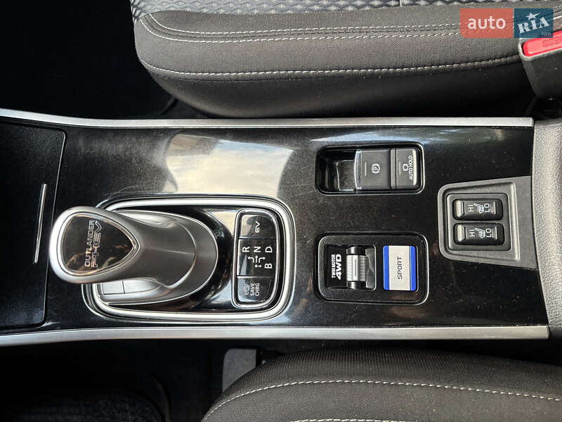 Внедорожник / Кроссовер Mitsubishi Outlander 2020 в Ровно