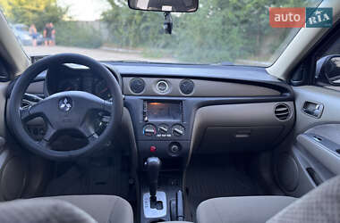 Внедорожник / Кроссовер Mitsubishi Outlander 2004 в 