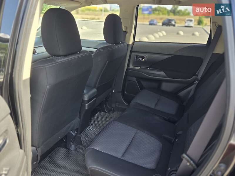 Позашляховик / Кросовер Mitsubishi Outlander 2017 в Запоріжжі