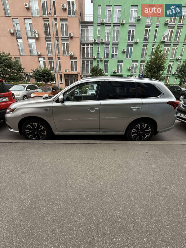 Позашляховик / Кросовер Mitsubishi Outlander 2018 в Києві