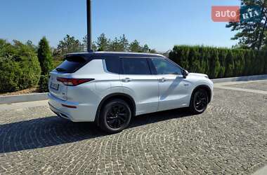 Внедорожник / Кроссовер Mitsubishi Outlander 2022 в 