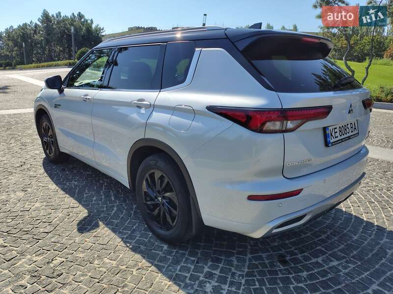 Позашляховик / Кросовер Mitsubishi Outlander 2022 в Дніпрі