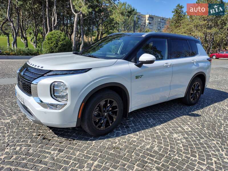 Позашляховик / Кросовер Mitsubishi Outlander 2022 в Дніпрі
