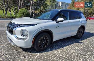 Внедорожник / Кроссовер Mitsubishi Outlander 2022 в 