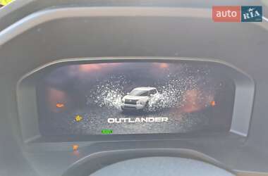 Внедорожник / Кроссовер Mitsubishi Outlander 2022 в 