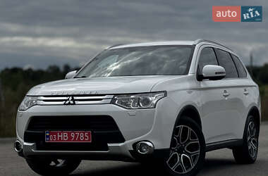 Внедорожник / Кроссовер Mitsubishi Outlander 2015 в Дрогобыче
