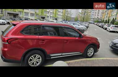 Позашляховик / Кросовер Mitsubishi Outlander 2015 в Києві