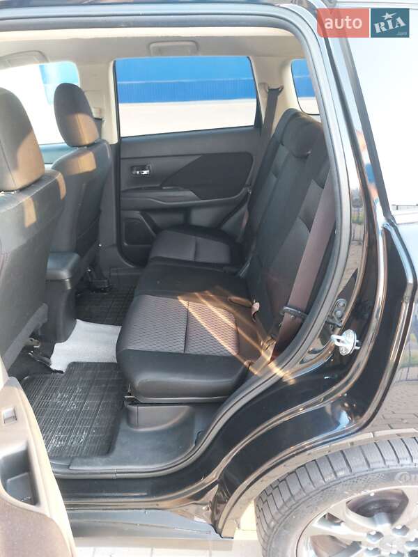 Позашляховик / Кросовер Mitsubishi Outlander 2012 в Нетішині