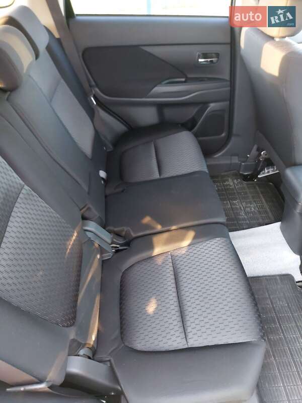 Позашляховик / Кросовер Mitsubishi Outlander 2012 в Нетішині