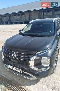 Внедорожник / Кроссовер Mitsubishi Outlander 2024 в Тернополе