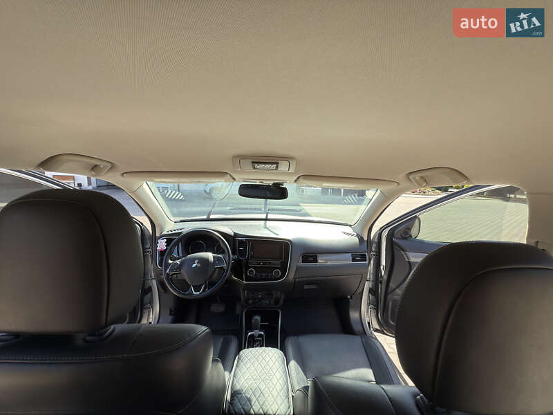 Внедорожник / Кроссовер Mitsubishi Outlander 2019 в Каменец-Подольском