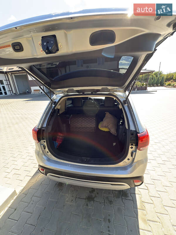 Внедорожник / Кроссовер Mitsubishi Outlander 2019 в Каменец-Подольском