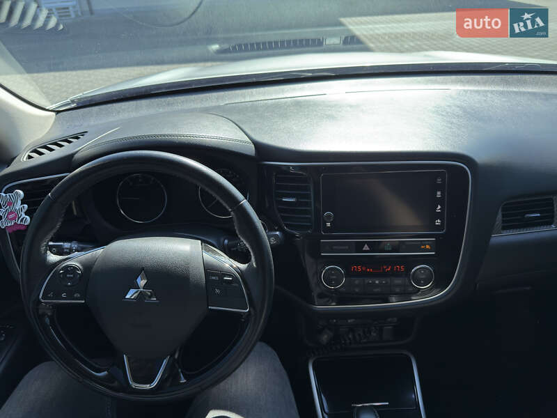 Внедорожник / Кроссовер Mitsubishi Outlander 2019 в Каменец-Подольском