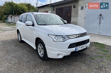 Внедорожник / Кроссовер Mitsubishi Outlander 2012 в Калуше