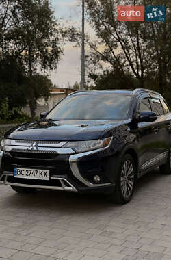 Внедорожник / Кроссовер Mitsubishi Outlander 2018 в 