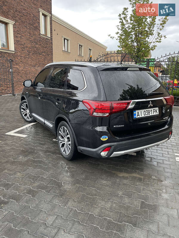 Внедорожник / Кроссовер Mitsubishi Outlander 2015 в Софиевской Борщаговке