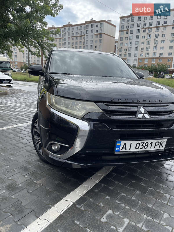 Внедорожник / Кроссовер Mitsubishi Outlander 2015 в Софиевской Борщаговке