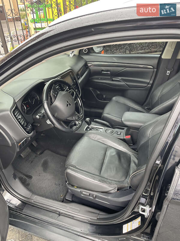 Внедорожник / Кроссовер Mitsubishi Outlander 2015 в Софиевской Борщаговке