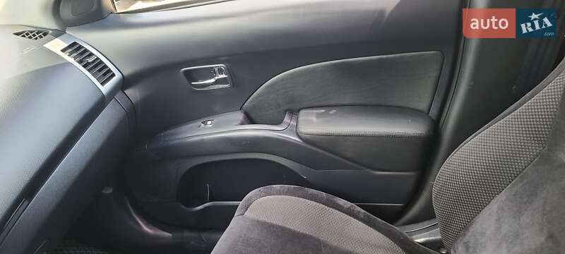 Позашляховик / Кросовер Mitsubishi Outlander 2011 в Львові фото 8 Позашляховик / Кросовер Mitsubishi Outlander 2011 в Львові
