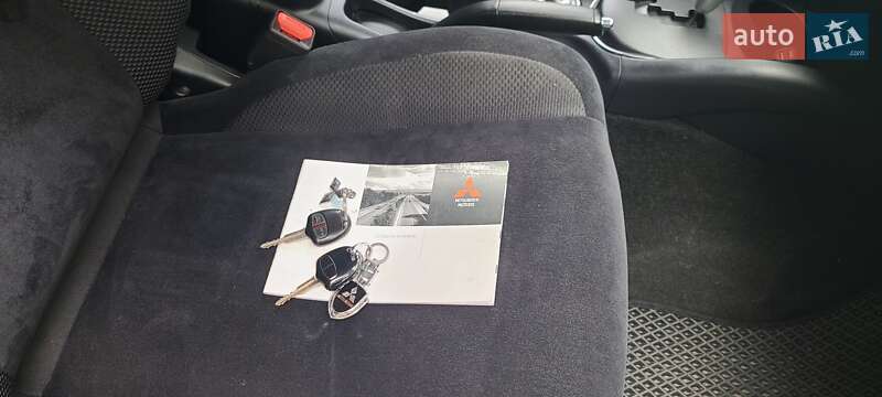 Позашляховик / Кросовер Mitsubishi Outlander 2011 в Львові фото 24 Позашляховик / Кросовер Mitsubishi Outlander 2011 в Львові