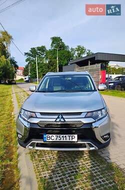 Внедорожник / Кроссовер Mitsubishi Outlander 2018 в Львове