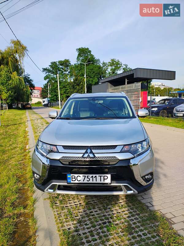 Позашляховик / Кросовер Mitsubishi Outlander 2018 в Львові