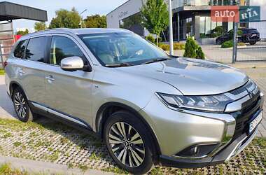Позашляховик / Кросовер Mitsubishi Outlander 2018 в Львові
