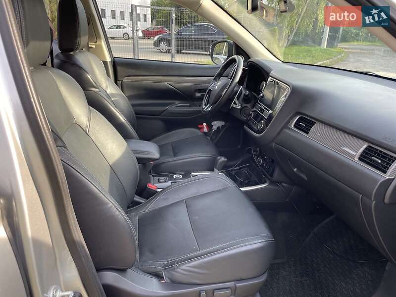 Позашляховик / Кросовер Mitsubishi Outlander 2018 в Львові