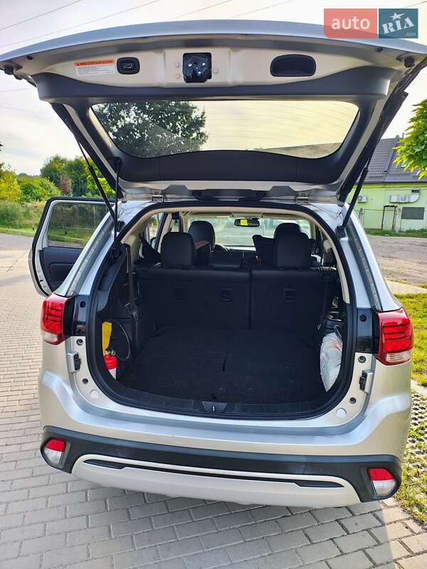 Позашляховик / Кросовер Mitsubishi Outlander 2018 в Львові