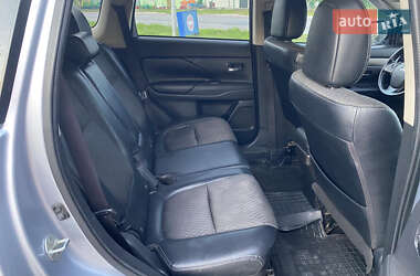 Внедорожник / Кроссовер Mitsubishi Outlander 2014 в 