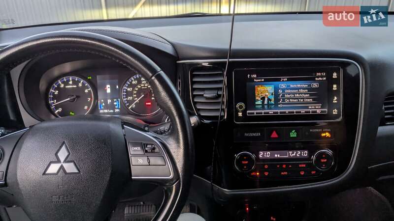 Внедорожник / Кроссовер Mitsubishi Outlander 2018 в Хмельницком