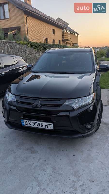 Внедорожник / Кроссовер Mitsubishi Outlander 2018 в Хмельницком