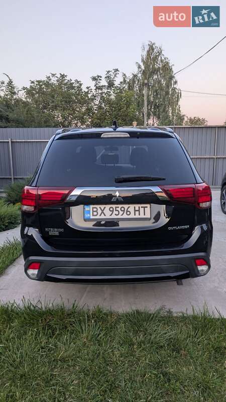 Внедорожник / Кроссовер Mitsubishi Outlander 2018 в Хмельницком