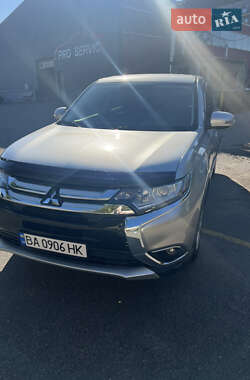 Внедорожник / Кроссовер Mitsubishi Outlander 2017 в Киеве