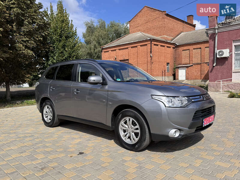 Внедорожник / Кроссовер Mitsubishi Outlander 2013 в Кодыме